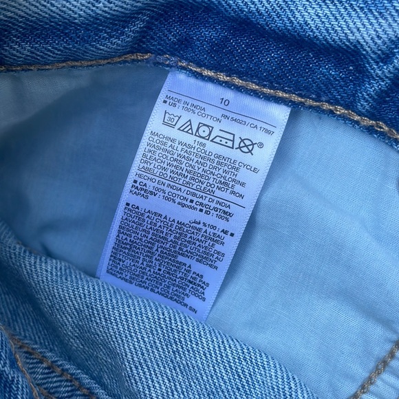 NWT Old Navy Slouchy Straight Darla Jean Distressed Relaxed Fit Shorts NEW - Picture 6 of 8